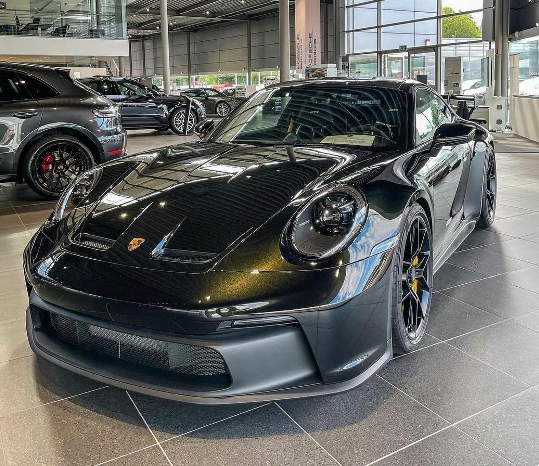 World's first Paint-to-Sample Dark Olive Metallic 992 GT3pic.twitter.c...
