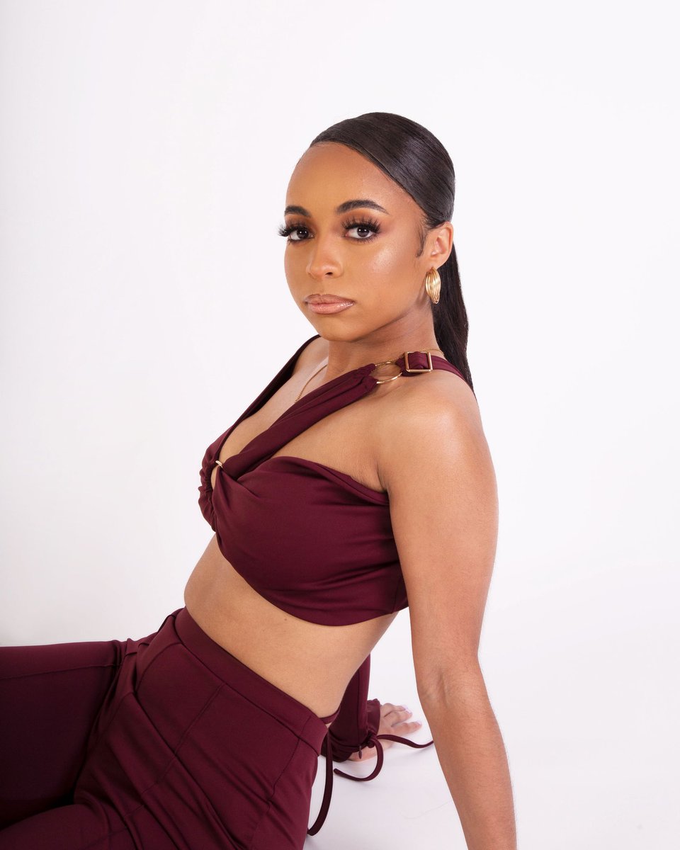 feistyuk's tweet photo. Our double layered spandex fabric and adjustable strap provides the best coverage and support for our bigger busted babes 💗 | Shop now https://t.co/kfAqhtmLOC | https://t.co/1Ah0Lv9qPX