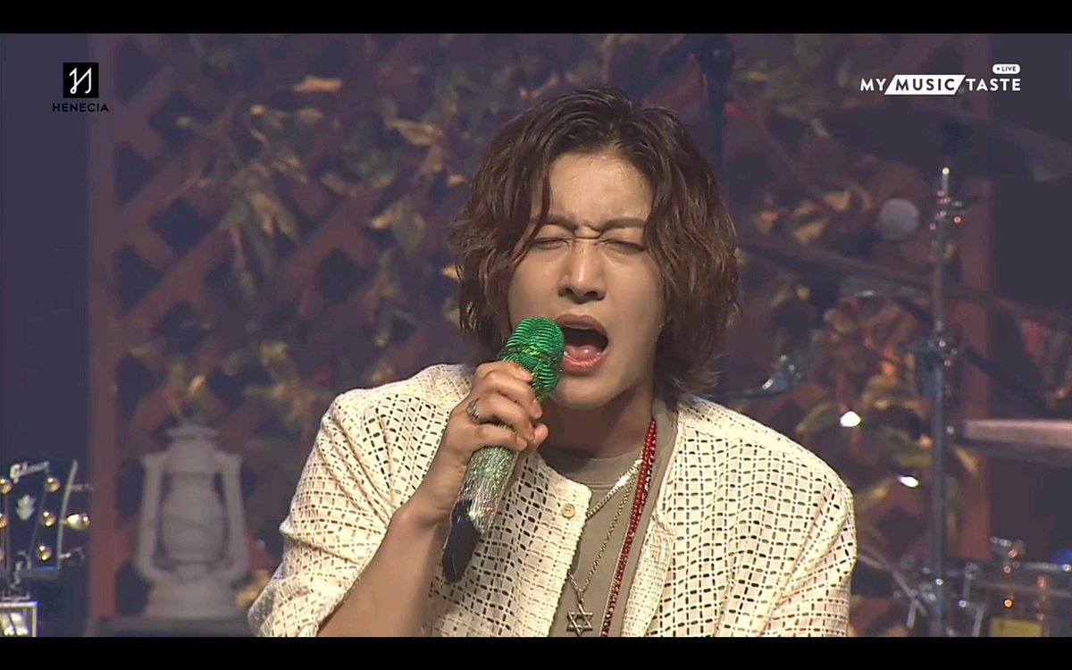 seamusmommy's tweet photo. A lion 🦁 in the forest?  🌿🍃No, just one rocker alien👽
#KimHyunJoong 
#PrismTime_Green https://t.co/cHEyBNXIdi