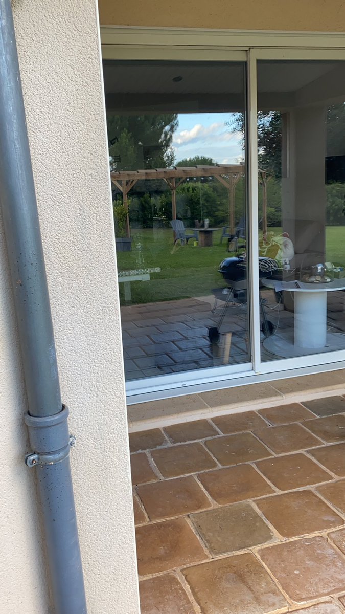 tomscara's tweet photo. @Alizaow tu m’appelle quand je peux rentrer à l’intérieur ? https://t.co/YLCzYGtsRG