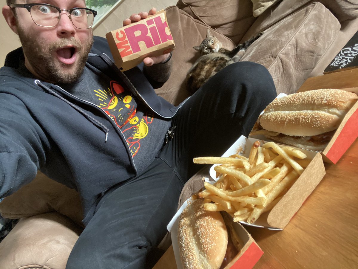 RT @AndrewHilaryUS: Meet the 33 year old cat dad who’s breaking in to the McRib industry https://t.co/9fSbwwd4Dc