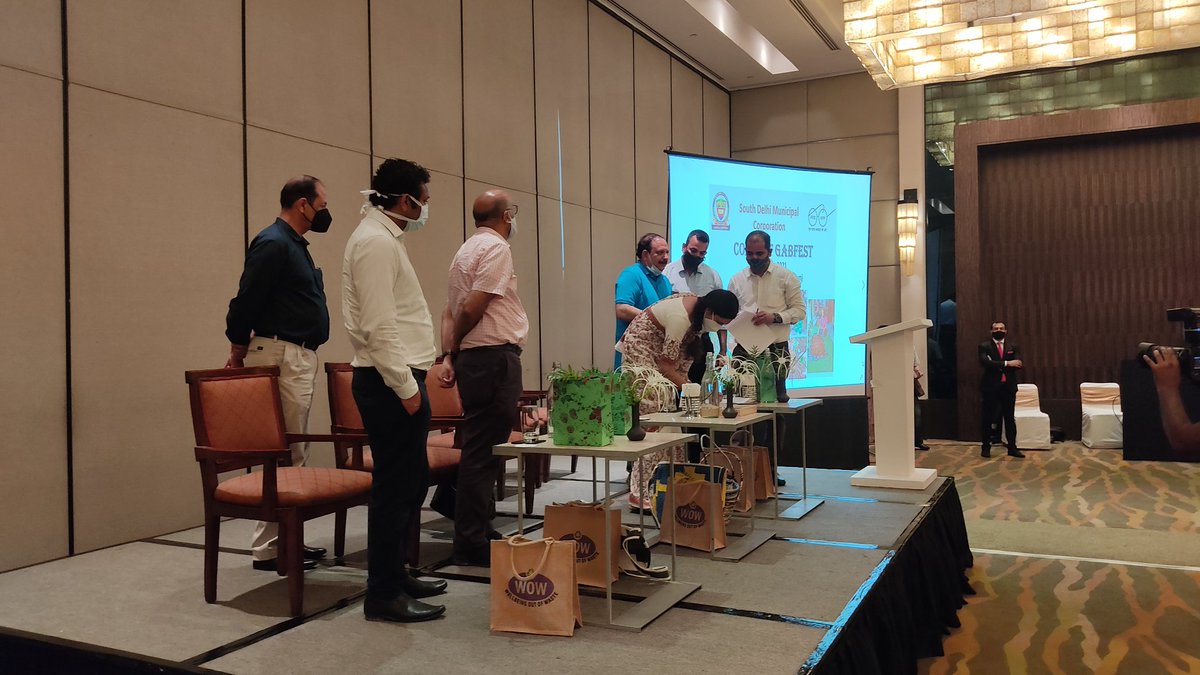 PublicSdmc's tweet photo. @MoHFW_INDIA @nvbdcpmohfw @MoHUA_India 

In the programme, SUP free objective was also discussed, wherein MOU was signed with major hospitals n Motels.
Opportunity was also taken to discuss Waste Mgt n Dengue Prevention https://t.co/I7aoBWnCYN