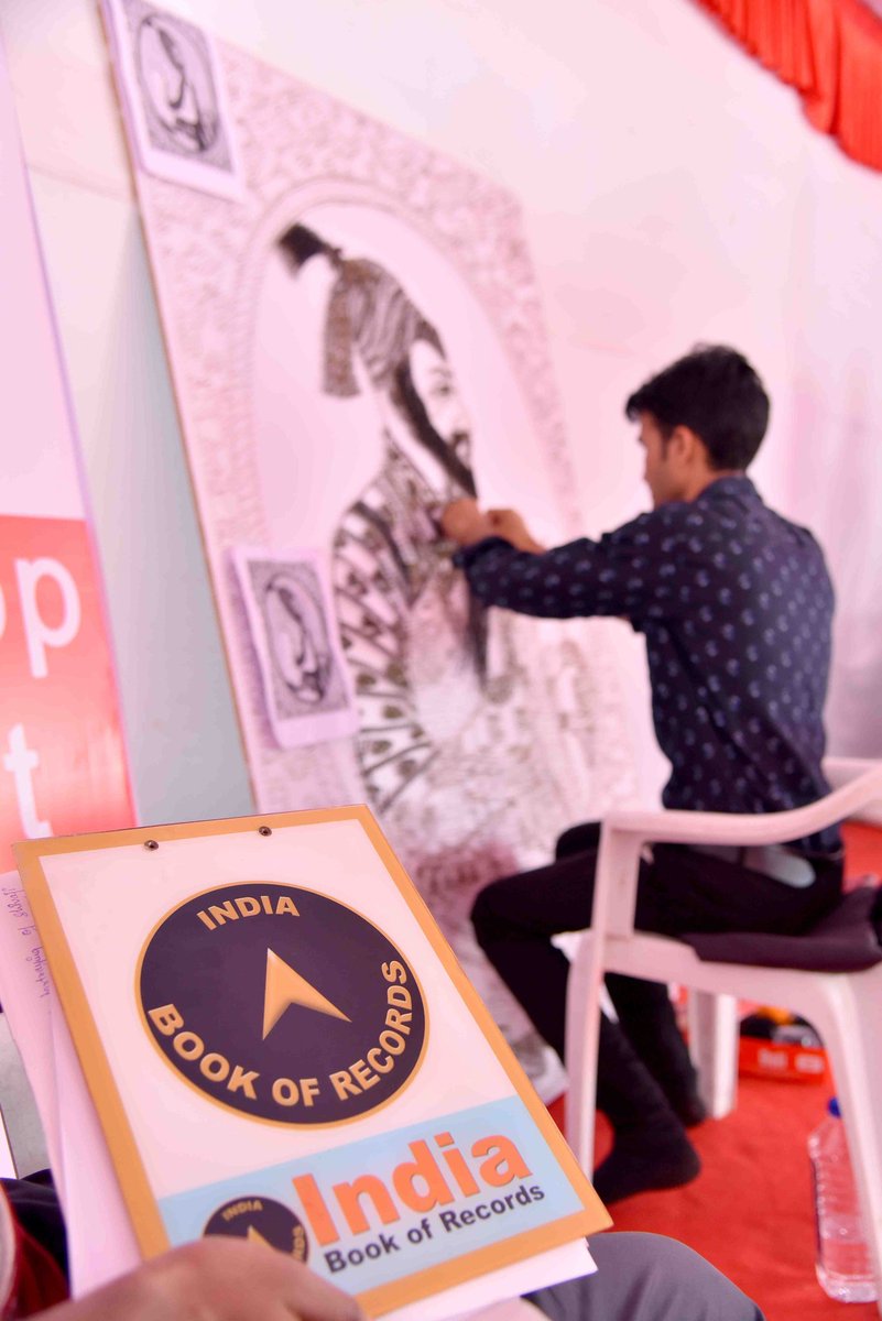 ryart_stringart's tweet photo. Ryart creation..
Memories with @Rangsamarthart @puneartfestival
#stringart #pune #mumbai Memories 2020 #artist #handmade #indiabooksofrecord #nonstopwork @ryart_stringart @MinOfCultureGoI @MadeInIndiaZee @Etsy @maha_tourism https://t.co/Td6YaDBZgk
