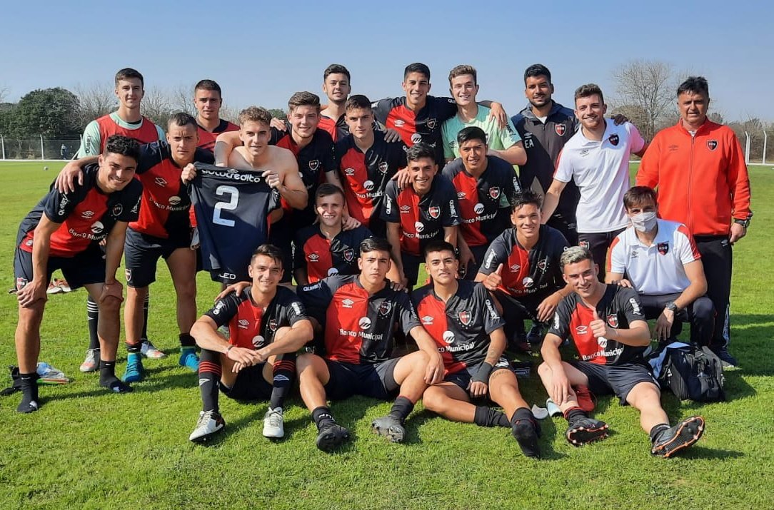 NewellsJuvenil's tweet photo. #4ta ¡Gran triunfo rojinegro fuera de casa! 👊🏻

✔️ La categoría comandada por Rubén Rodríguez se impuso como visitante ante Defensa y Justicia por la #Fecha5 del Torneo Inicial. 

⚽ Savy y Funez. 

🔃 Ingresaron: Bogado, Romero, Palacios y Domingo. https://t.co/PKvKQJ2xVx