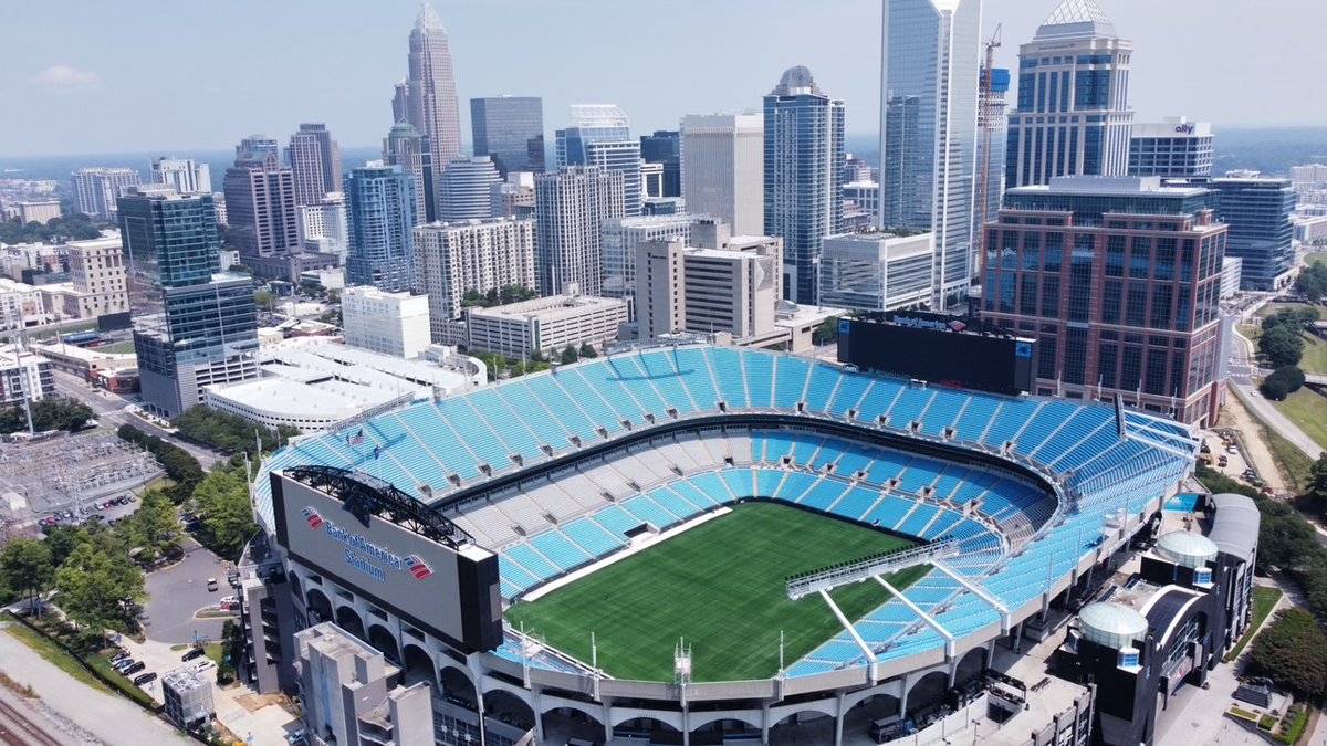 FieldTurf's tweet photo. All eyes are on the NEW @fieldturf field at @BankofAmerica Stadium - Home of the @Panthers & @CharlotteFC - Thank you for your trust. Our team is proud to be your trusted surface 🏟 #BuiltbyFieldTurf
Full Story: https://t.co/FCFwAVxwM6
#football #soccer #artificialturf https://t.co/6fZxJZoqAh