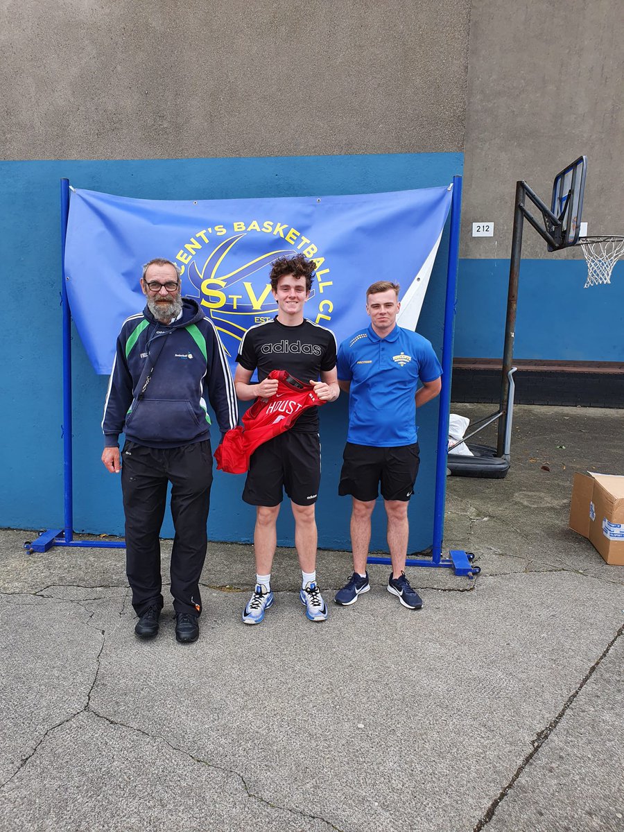 stvincentsbball's tweet photo. Our Competition Winners, (which included Hotshot, Freethrows and Skill of the day) bagged themselves some NBA jerseys, Club Merch and Basketballs 🏀

Well done to all 🙌

#CamperOfTheWeek #Prizes #BasketballCamp #SummerCamp #Basketball #GetActive #SportsCamp #Dublin #Ireland https://t.co/UJXpATnFlQ