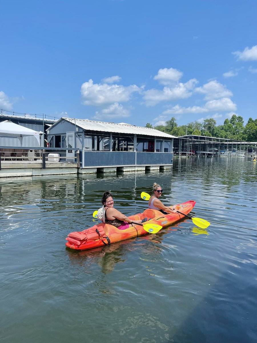 Saturdays are for paddling the river ☀️