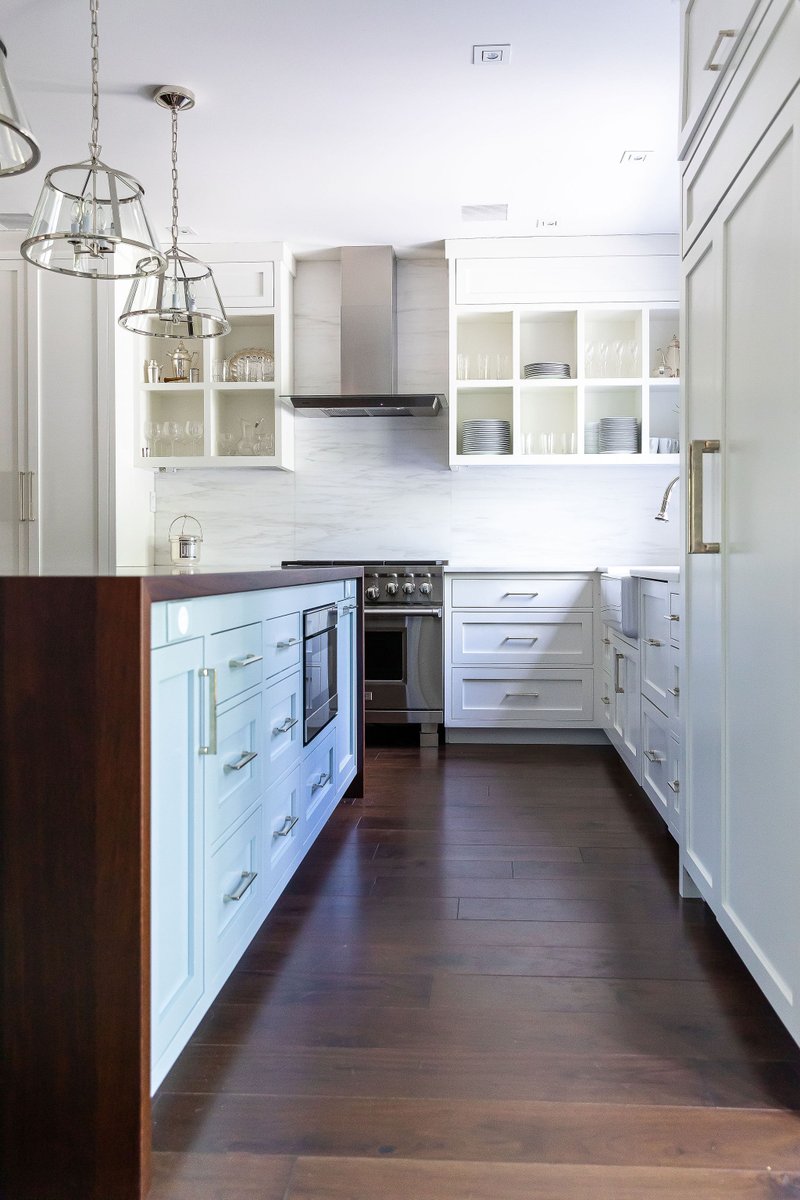 glumber's tweet image. Kitchen in white with a contrasting Pastore™ Table in Wenge, construction with Durata®.

Design Build team: Cullen Construction Inc
Interior Design: Barbara Gisel Design
Photo: Jenny Ham Studio
Wood Pastore Table: @glumber 

#grothouse@aiaphiladelphia @phillymag @classicist