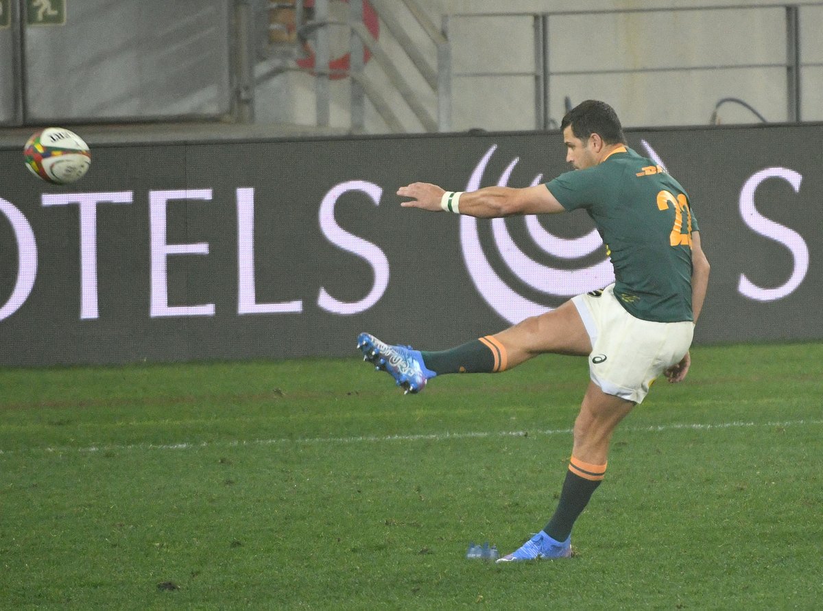 SARugbymag's tweet photo. BOKS WIN!!!!!

@mornesteyn's penalty proves to be the difference as the @Springboks defeat the @lionsofficial to clinch the series 2-1!

#BoksvLions #LionsSA2021 https://t.co/1KeA6Ozpoq
