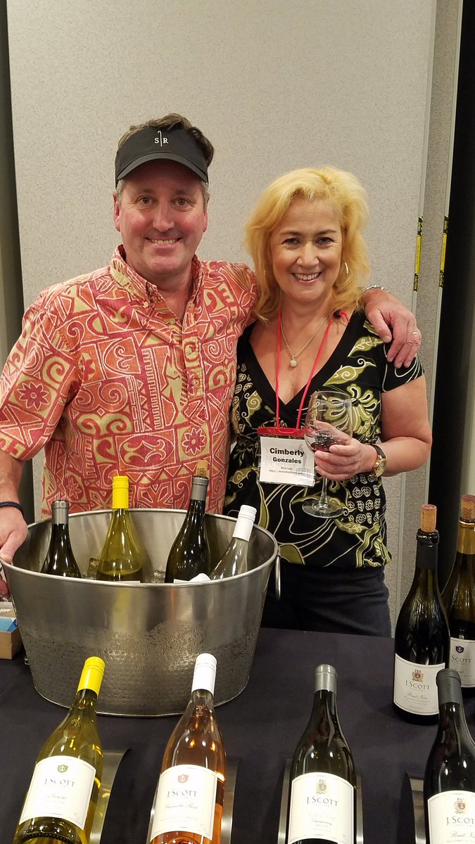 With #winemaker Johnathan Scott tasting his amazing wines in #EugeneOregon @CellarsJ
#wmc2021 #wmc21 #wine #redwine #pinotnoir  #oregonwine #winelove #wineaddict #winegeek #wineoftheday  #winelife  #winelover #winetasting #winetime