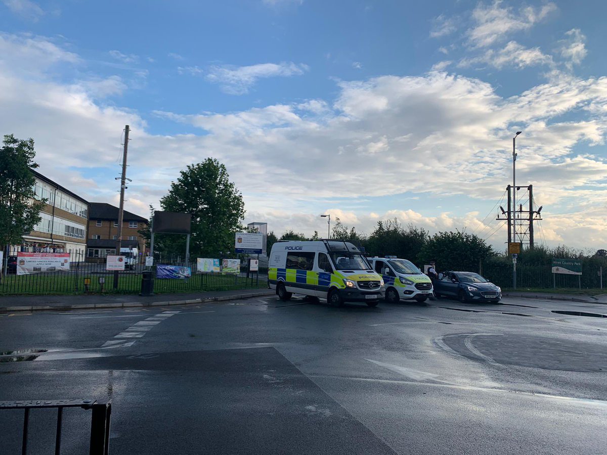 MPSWestDrayton's tweet photo. Here we are again!
Springfield Road chatting with residents and businesses and deterring others.
If cars attend and cause ASB warnings will be issued!
@MPSTownfield #hayes #springfieldroad https://t.co/8XOl5K2Aiy
