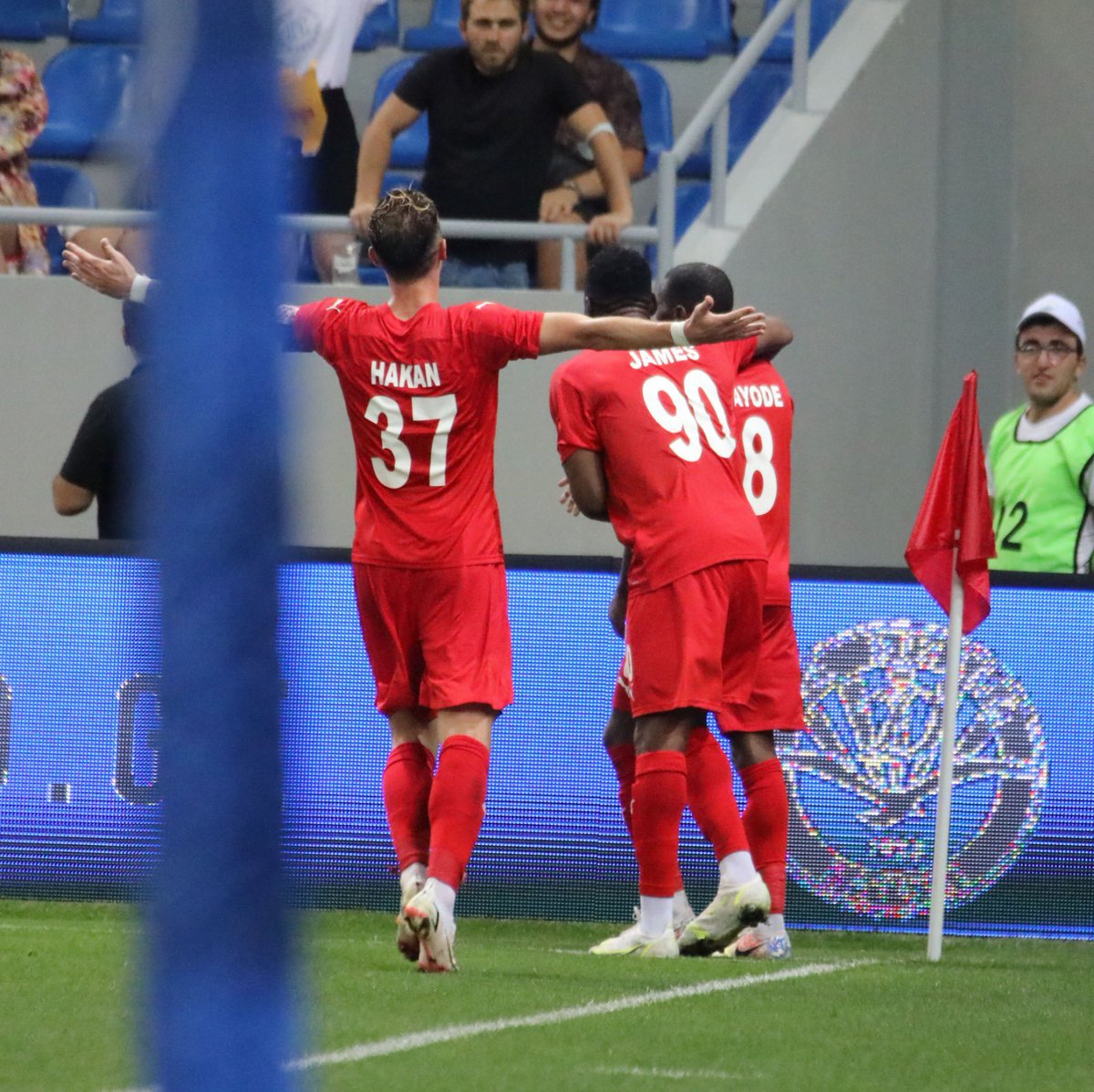 kayode_larry_8_'s tweet photo. Great team win..Tough one..on to the next..we keep building🙏🏾⚽️⚪️🔴 https://t.co/3tPOQewhGI
