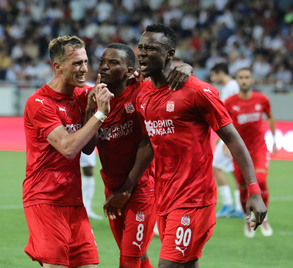 kayode_larry_8_'s tweet photo. Great team win..Tough one..on to the next..we keep building🙏🏾⚽️⚪️🔴 https://t.co/3tPOQewhGI