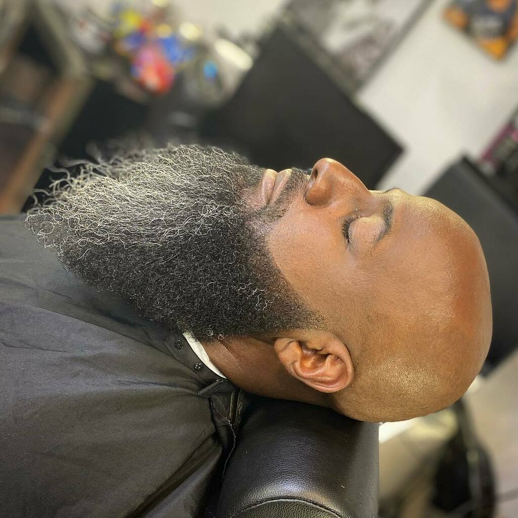 Talentedmrcj's tweet image. If you're tired of getting your #baldhead done with a pair of loud ass broken tooth #toutliners... And then getting your hair ripped outta your skin with an electric shaver... And tired of the hair bumps afterwards.... If you want that Royal treatment...… instagr.am/p/CSSKGW2lnwy/