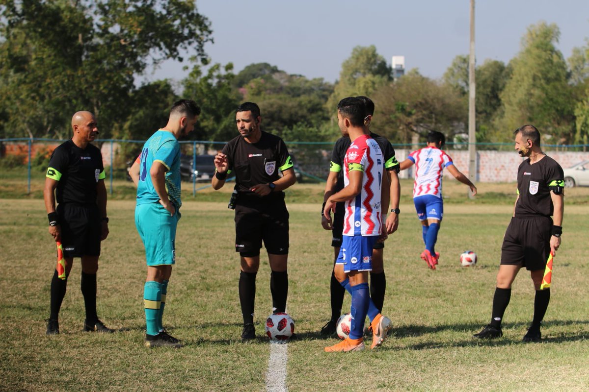 APFPrimeraB's tweet photo. #APFPrimeraB ⚽️
⏱ 10'
➡️ #Tembetary 0
➡️ #ColónDeÑemby 0
➡️ #Limpeño 0
➡️ #PHayes 0
➡️ #Atlántida 0
➡️ #ColónDeJAS 0
🗓 Fecha 21. https://t.co/JUtfzZQ1Si