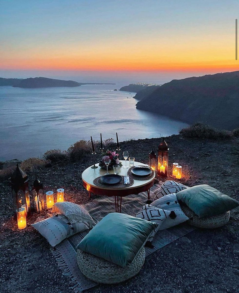 Date night here please ✨

📍Santorini