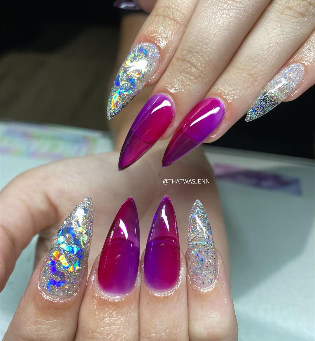 Just a little jelly of this set 😍✨

Inspo: thatwasjenn
Shades: Jolly Berry, Grape Jelly, On the Rocks #lechatnails #madeinusa

Shop sale: bit.ly/LeChatSales