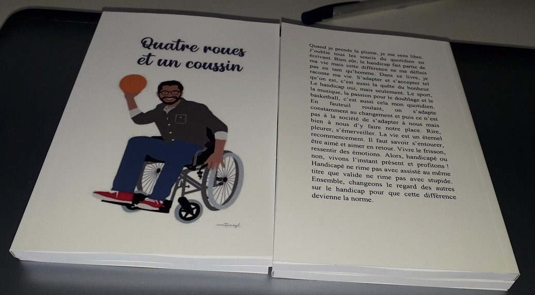 Bonsoir,

Ce livre est un aboutissement. Le moyen de m'exprimer autrement sur mon quotidien.

Du sport, du cinéma, de la musique et du doublage. La vie d'un jeune homme handicapé passionné. 

Pour le commander ➡ bit.ly/2WTVhXL

Un petit #RT m'aiderait beaucoup 🙏✍️📖♿️