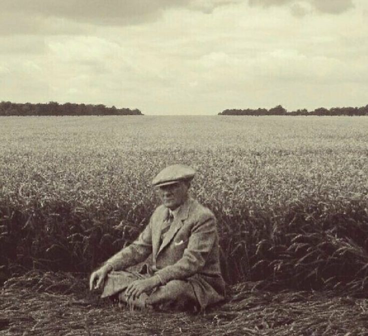 Bazen zorluklar üst üste gelir, her yerden felaket haberleri ulaşır. O anlarda Selanikli bir yetime Türkiye Cumhuriyeti'ni kurduran inanç, sabır ve ülke sevgisi daima ışığımızdır.