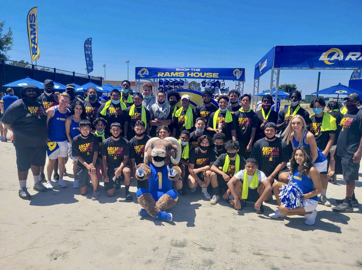 Apaches_FB's tweet image. Thank you for letting us come out 💙💛@RamsNFL #apachestrong #family #apachefootball #whosehouse