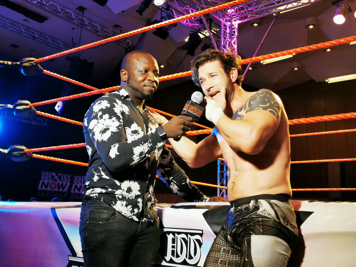 wXwGermany's tweet photo. Unglaublich, was hier abgeliefert wurde! @GHMichaelKnight nutzt schließlich die Gelegenheit und rollt @TristanArcher ein. #wXw20thAnni https://t.co/d6wYgtFuqk