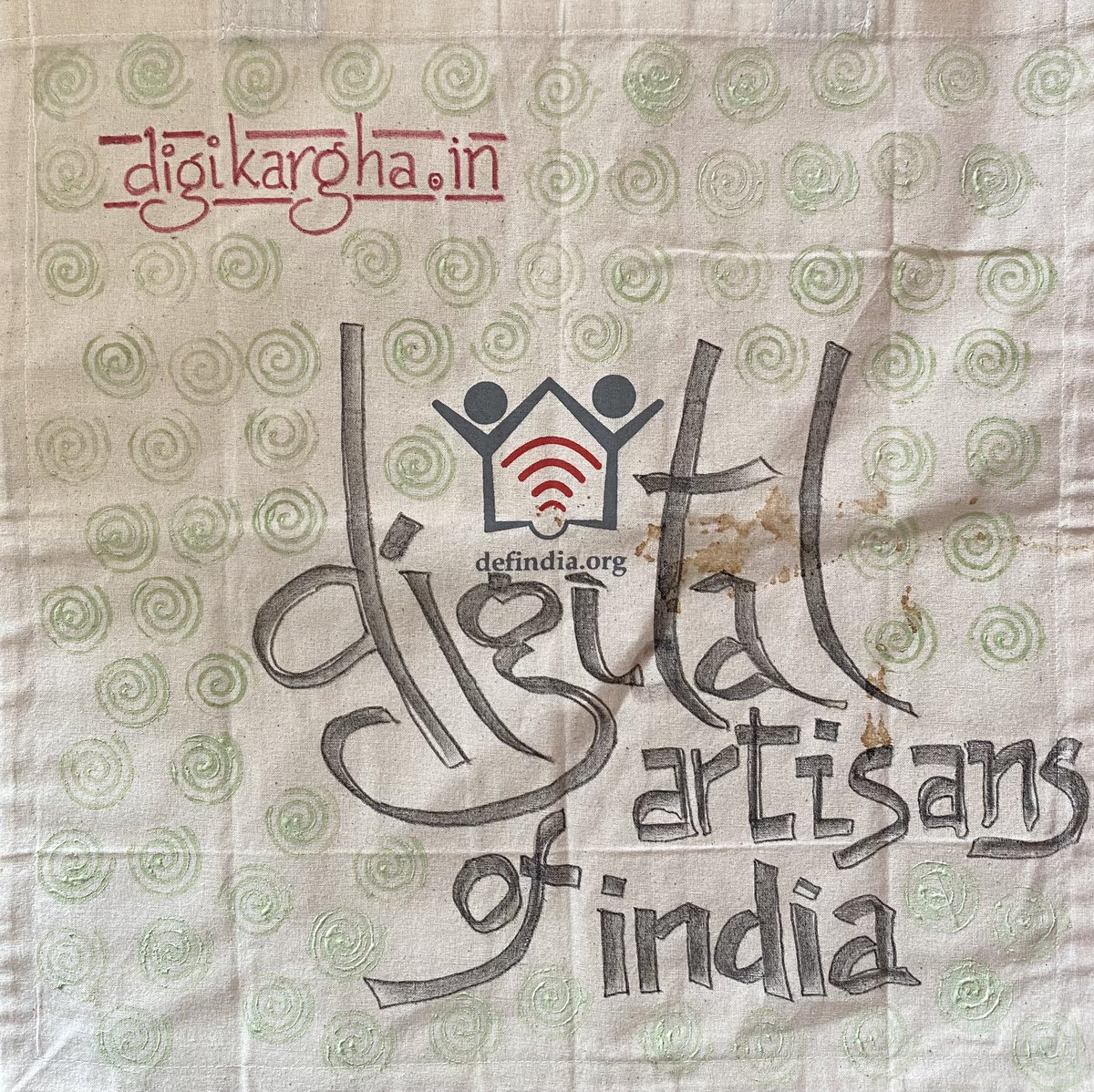OsamaManzar's tweet photo. What we must insist on Handloom Day is that we must convert all of artisans into #digital #artisans and how to do that can be learnt from @defindia as well as https://t.co/eYNt0nRvbJ https://t.co/KgKmTKB4hi
