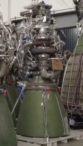 Jared82479845's tweet photo. RSN67 seen here in EDA's interview with Elon. I would assume this one was on S20 but not confirmed https://t.co/yaZ0HtdWcy