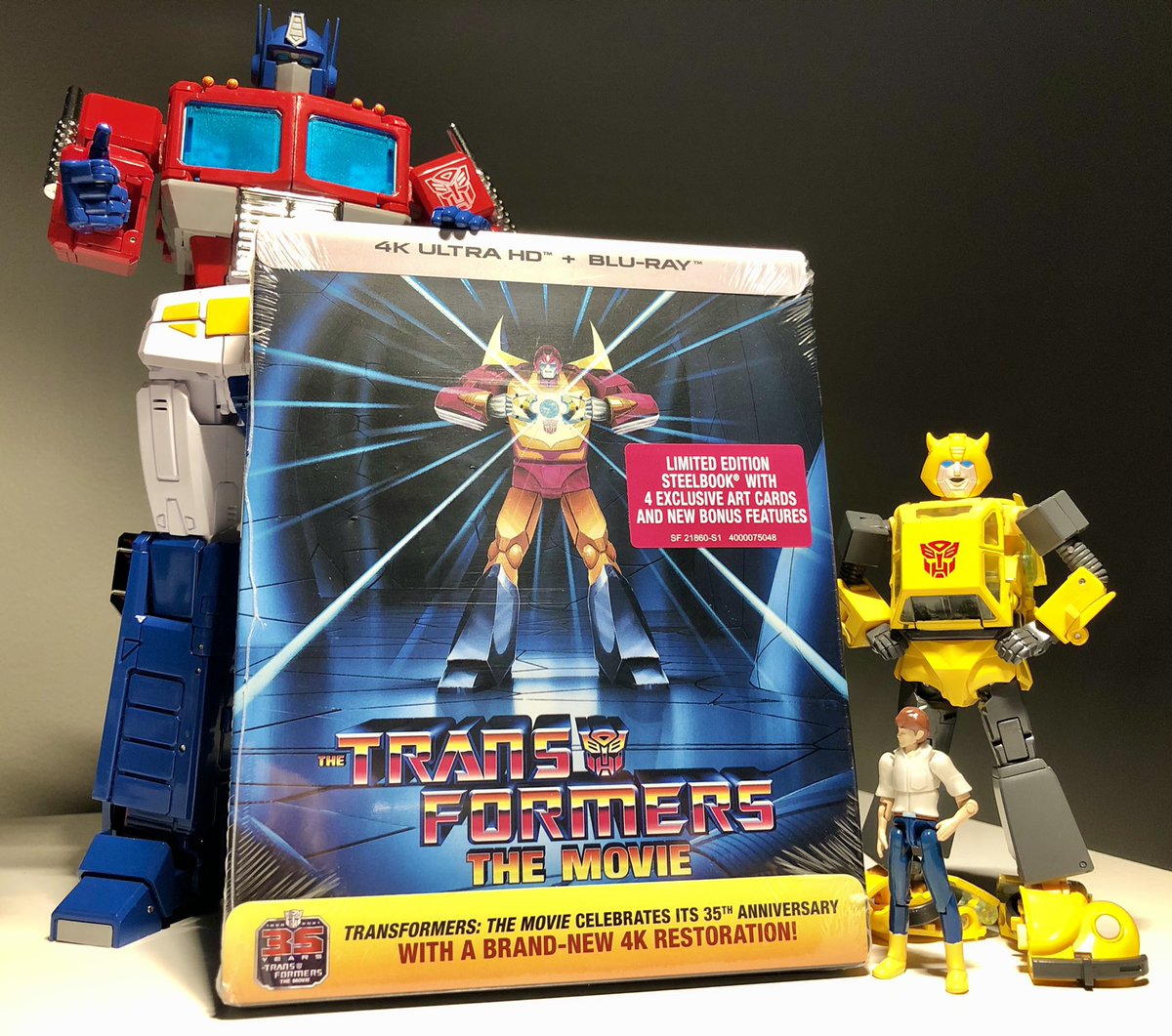 lewislarosa's tweet photo. Gonna be a wild Saturday night guys! #transformers4k #transformers https://t.co/jLHrEaY7cK