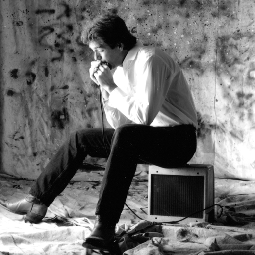 HueyLewisNews's tweet photo. Huey: When I was 11 years old, my parents got divorced. My mom rented out a room to a boarder, Billy Roberts, who was a folk singer (he wrote the song "Hey Joe"). He had a zillion harmonicas and he gave me a bunch of his old ones. That's how I first got into them. https://t.co/FGt6i8p6y4