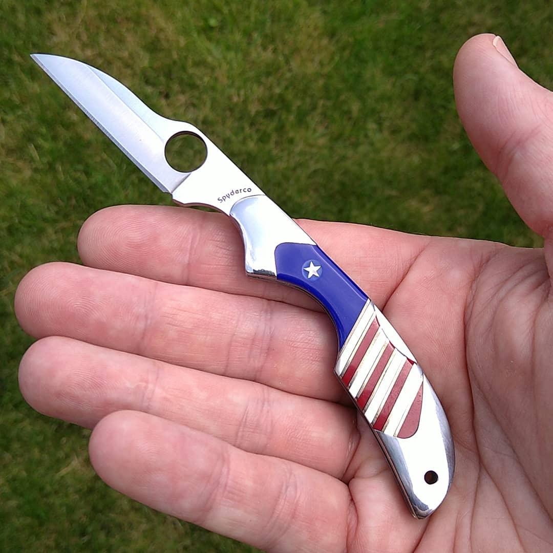 spydercollector's tweet photo. This excellent #spyderco #patriot #kiwi was made by the talented people at #santafestoneworks. https://t.co/J46mkabJp7