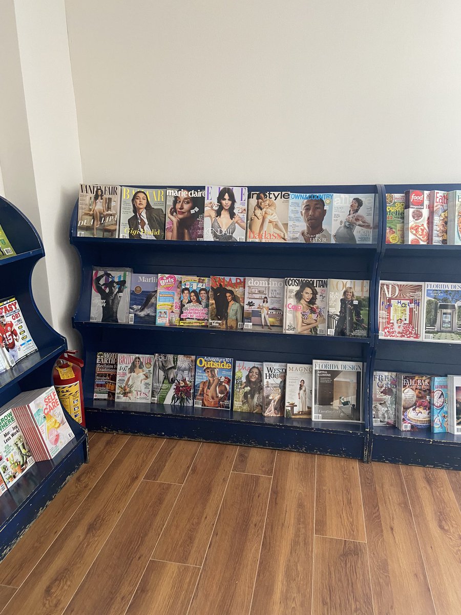 LLLMexico's tweet photo. Recuerda que vendemos revista americana en monte ararat 220 4b 2do piso mientras la librería está en remodelación te esperamos de lunes a sábado de 11am a 5pm https://t.co/98deEo0TiK
