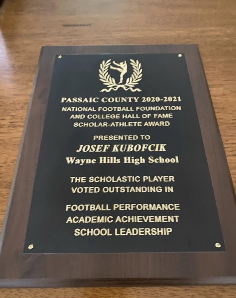 DadJrz's tweet image. Joe, I’m so happy for you! It’s humbling to see how much you’ve accomplished academically, athletically, and as a community leader &amp;amp; servant.  I wish you continued success &amp;amp; happiness at Hamilton College studying Pre-Med and playing competitive football.  Enjoy the next chapter!