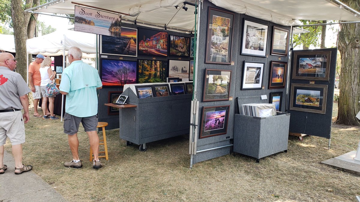 PickUsOttawaIL's tweet photo. OAL Art in the Park goes till 6pm today and then enjoy @wilddaisyband at 6p for Music in the Park by Ottawa Special Events committee. https://t.co/5z49HjhQjX 

#pickusottawail #ottawail #enjoyillinois #enjoylasallecounty #starvedrockcountry #music #art #artistsontwitter https://t.co/kAB1PIac1Q