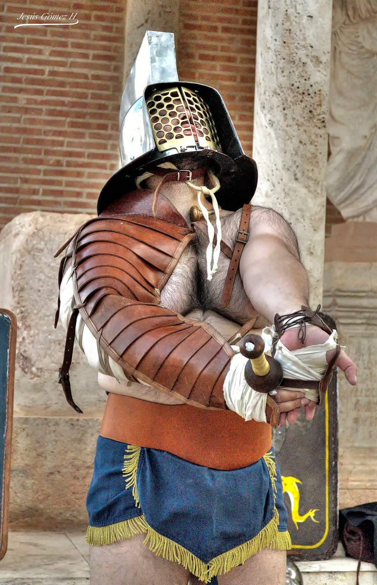 AntonelliPablo's tweet photo. 💪🏻El pasado fin de semana preparándome para pelear en Alhambra de Ciudad Real.
😜Sin conplejos se vive más feliz y es más divertido.
#certamennovelahistorica #gladiator #gladiadores #reenactmen #reenactors https://t.co/of9FjDjUbg