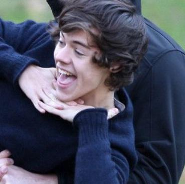 harryaangel's tweet photo. buonasera da me e fetus harry #harrystyles #fetusharry https://t.co/GIC1vqML2D