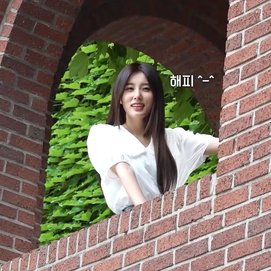 dailyhyewon's tweet image. #HyeWon #혜원 #IZONE #아이즈원 [@hyemu_official]