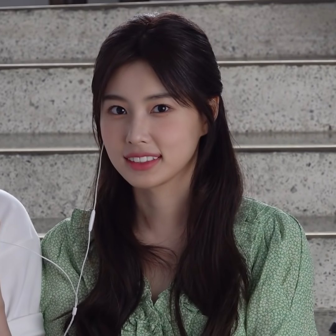 dailyhyewon's tweet image. #HyeWon #혜원 #IZONE #아이즈원 [@hyemu_official]