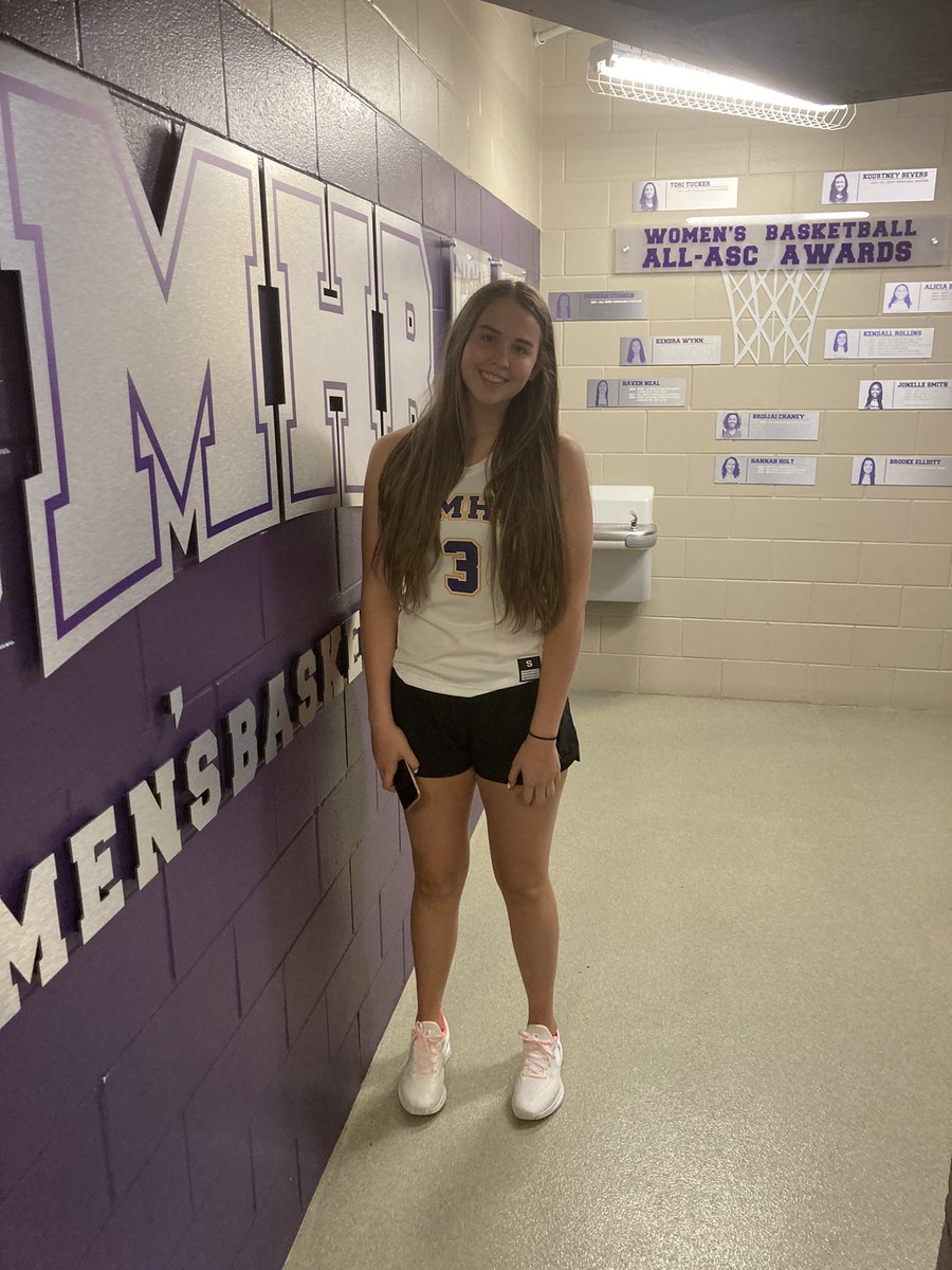 HuffKora's tweet photo. Had an amazing visit at UMHB today. Such a beautiful campus and positive team culture. Feeling blessed to be offered. Thank you Coach Morefeild and Coach Kendra. @cruwomenshoops @steve_dgow https://t.co/axsi58oqIs