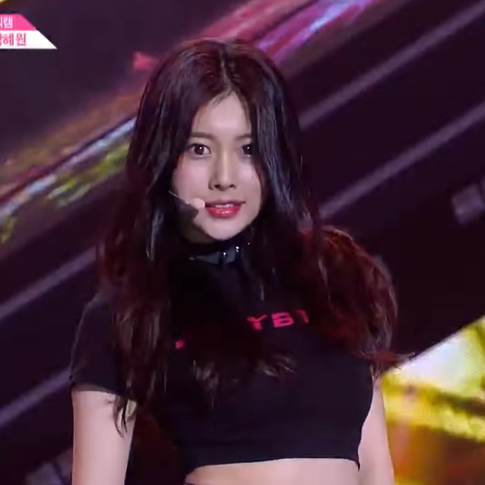 dailyhyewon's tweet image. #HyeWon #혜원 #IZONE #아이즈원 [@hyemu_official]