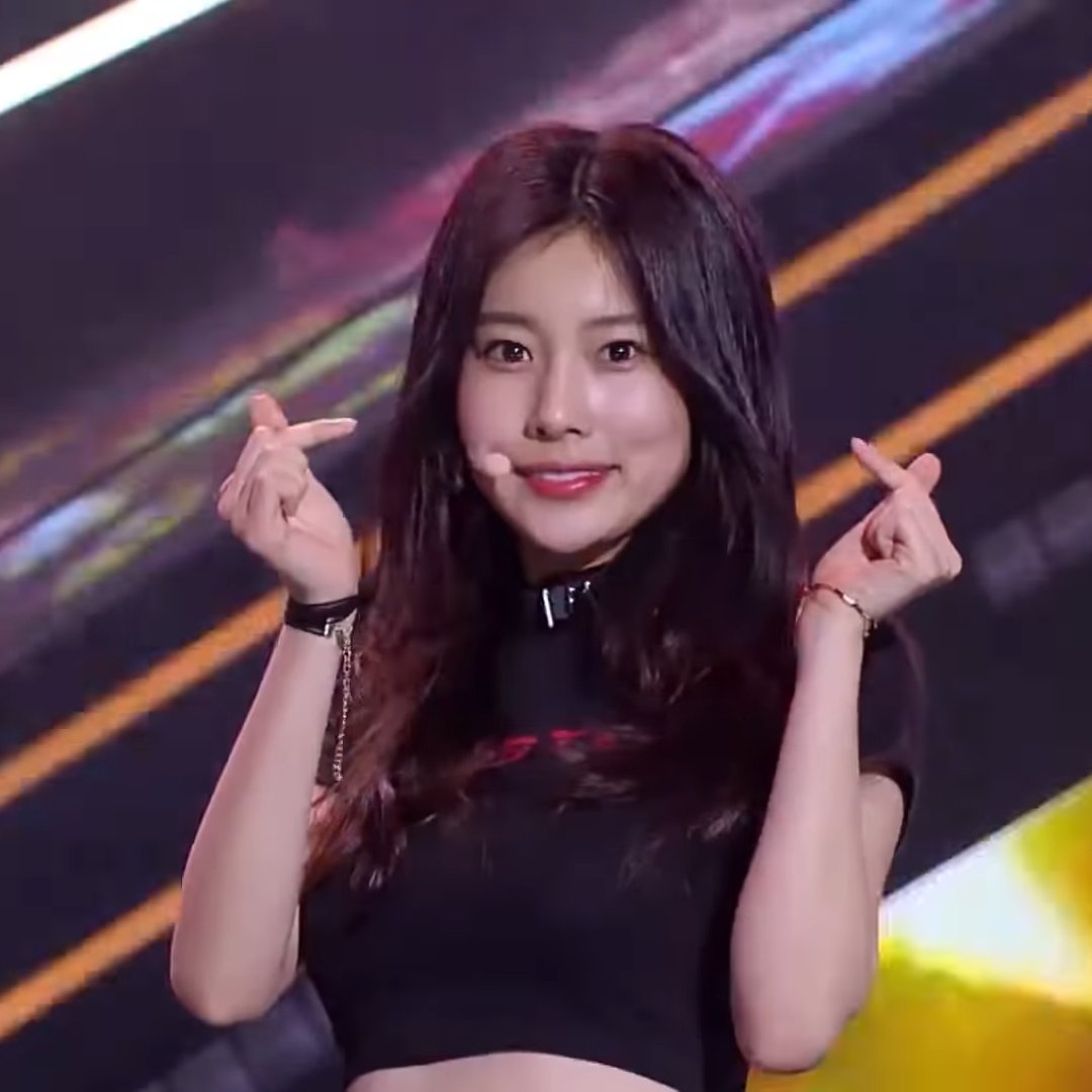 dailyhyewon's tweet image. #HyeWon #혜원 #IZONE #아이즈원 [@hyemu_official]