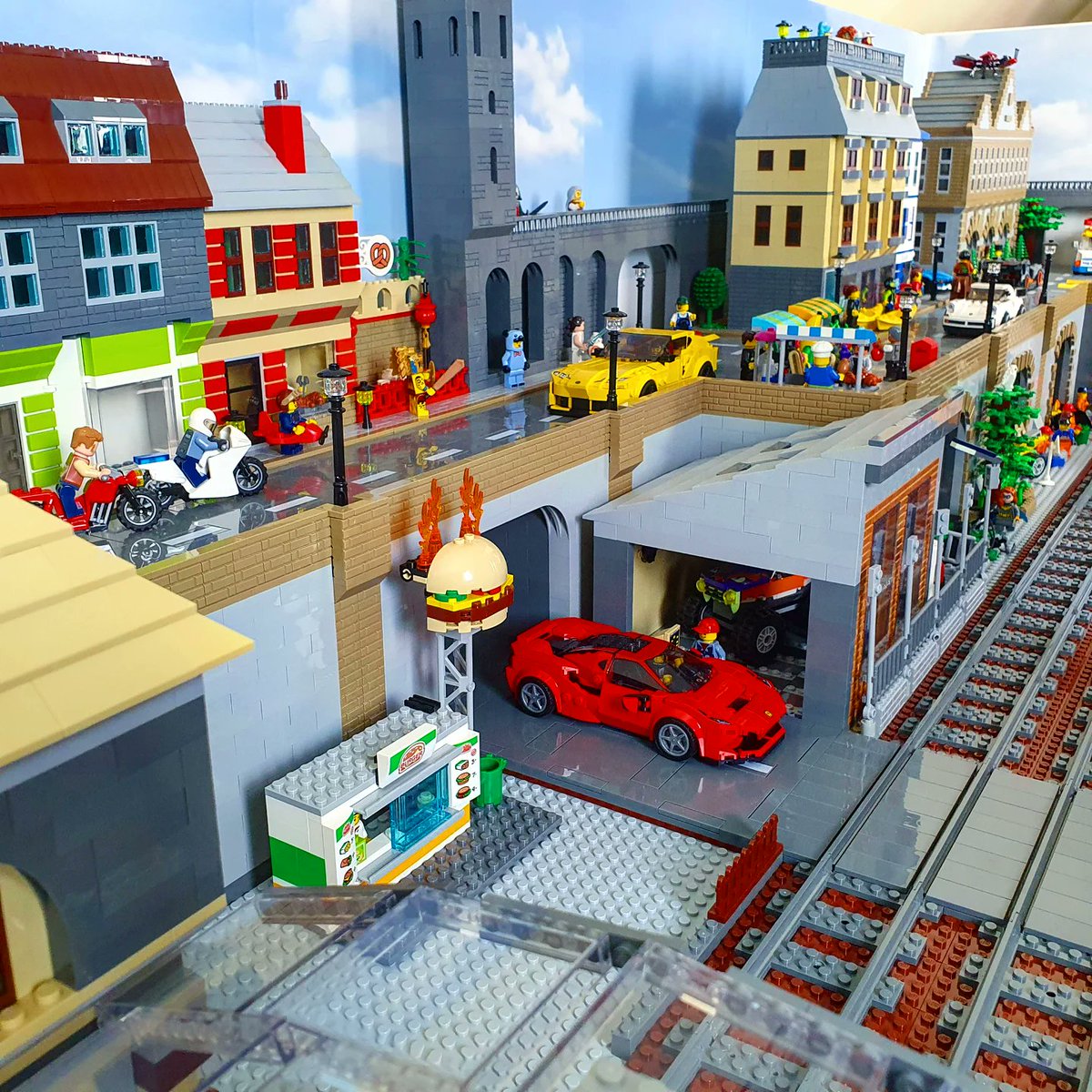 CreativeBrickB's tweet photo. Full build so far on YouTube - Link in bio. Only a couple more YouTube videos until my moc LEGO City is full and it'll be time to take it all to pieces to make something else!

#lego #legocity #legoafol #legomoc #moc #legocitymoc #legobricks #legominifig https://t.co/8QOHeiN6ip