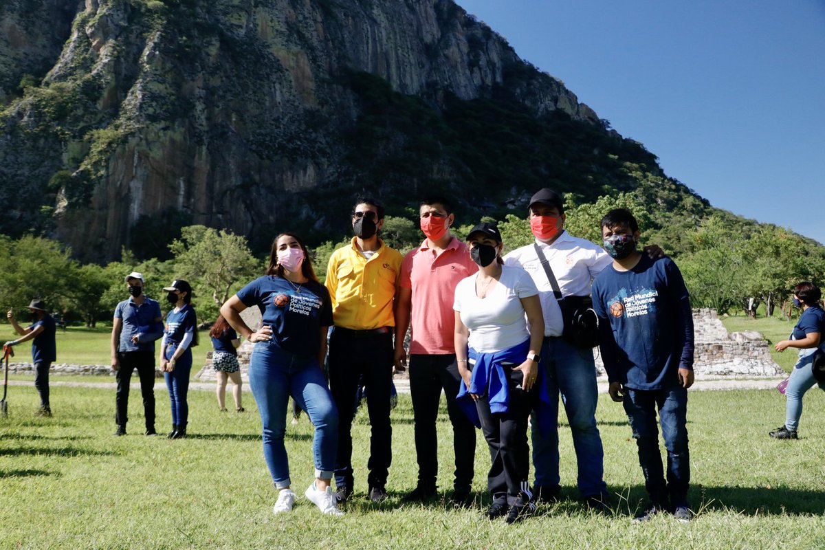 LucyMezaGzm's tweet photo. Estamos en la Zona Arqueológica de Chalcatzingo, en Jantetelco, para llevar a cabo una jornada de reforestación. Acudimos con nuestros amigos de #CONAFLOR, la @redpoliticosmor y la regiduría de Jantetelco. Un medio ambiente sano es clave para un buen futuro 🌲🍃 https://t.co/8F6F4IG0ZE