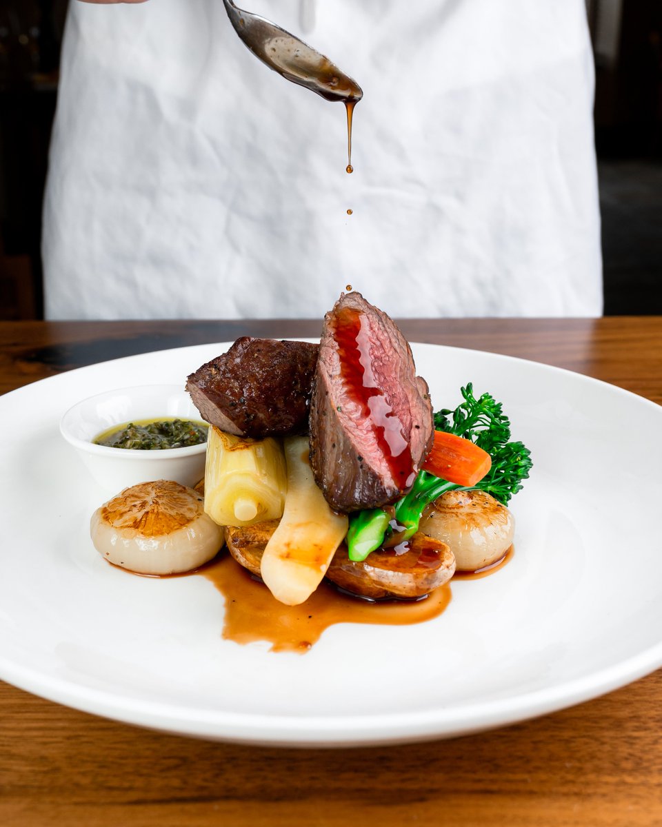 Saturday night is date night at Mantles Restaurant. 🍾