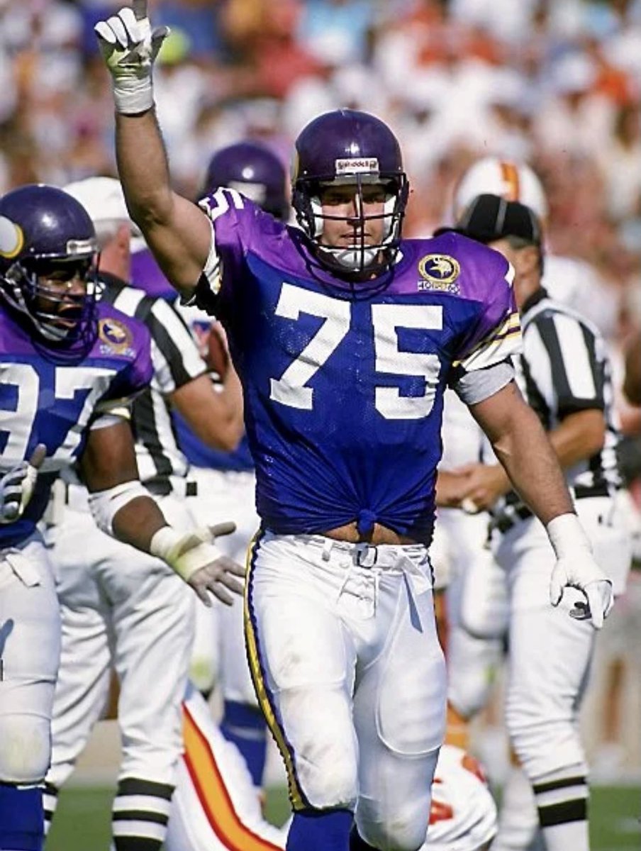 Kramer9Tommy's tweet image. Friday Oct 8, my place in Blaine. Meet and greet with 2 of my best friends and 2 of the best defensive players to play the game. There will only be a limited amount of tickets, Tommykramer9.com will have details tomorrow at 5pm.  Share this and be eligible for a ticket.