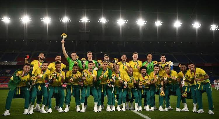 Gustavo Kuerten (@gugakuerten) on Twitter photo De novo!!! É ouroooooo!!! Nossa seleção de ⚽️ é Bicampeã Olímpica!!!! 🥇🥇Valeuuuuuuu!!!!🇧🇷🎉 👏🏻👏🏻👏🏻
#timebrasil #futebol #olimpiadas #tokyo2020 #olympicgames De novo!!! É ouroooooo!!! Nossa seleção de ⚽️ é Bicampeã Olímpica!!!! 🥇🥇Valeuuuuuuu!!!!🇧🇷🎉 👏🏻👏🏻👏🏻
#timebrasil #futebol #olimpiadas #tokyo2020 #olympicgames