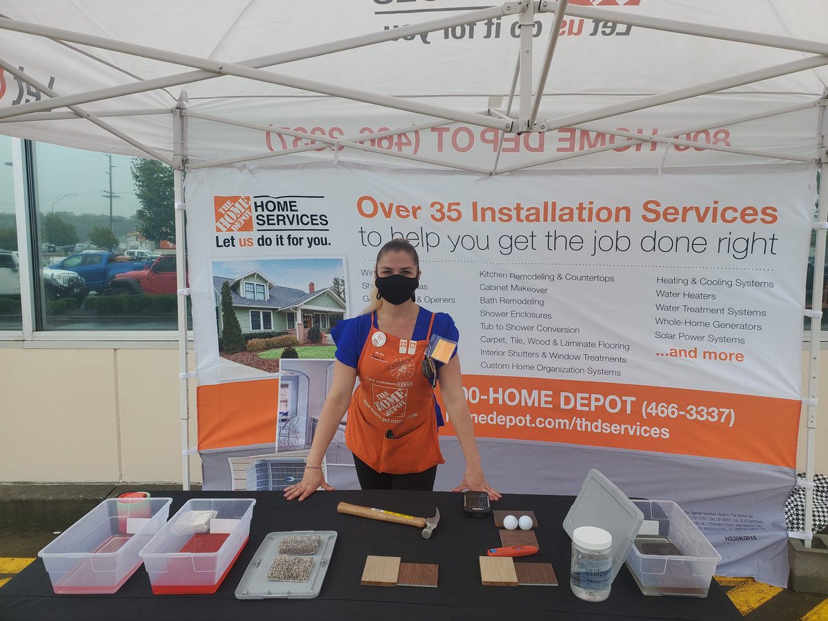 A little rain won’t stop lead ambassador Dana from helping customers!! #ServicesSaturday #D52Elite💎 <a href="/ZachBoonTHD/">Zach Boon</a> <a href="/AkinsMel/">Mel Akins</a> <a href="/jen_gillaspie/">Jen Gillaspie</a> <a href="/DenaTeeters/">Dena Teeters</a>