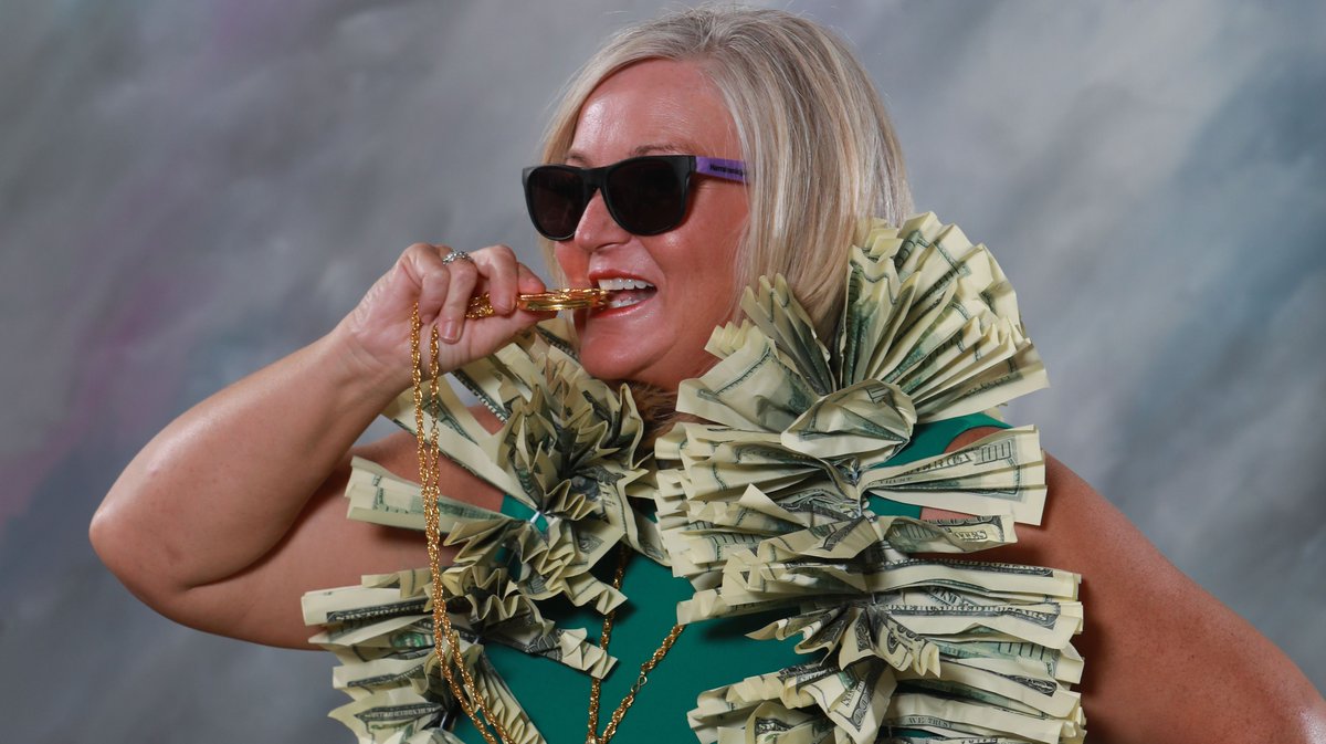 HarrahsKC's tweet photo. The look you give your friends when they tell you it's time to go to the casino π ... #ComeOutAndPlay #WeTakeFunSeriously https://t.co/dG4TvTchkB
