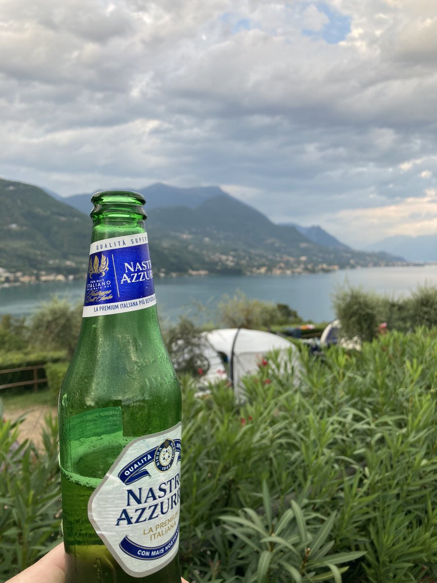 biemans_rob's tweet photo. Genoten van onze jongens vanuit vakantieadres Italië! #AJAPSV #johancruijffschaal #eersteprijsvanhetseizoenenervolgenernogmeer https://t.co/jMxcr6TVSV