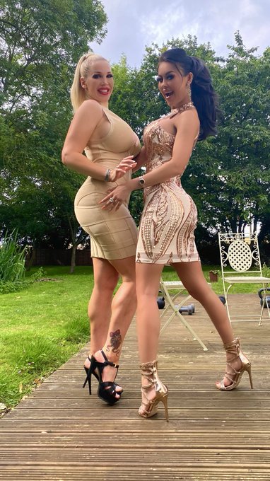 Birthday celebrations continued ✨ Happy birthday @more_milf !! 👸🏼❤️ https://t.co/ewRGROfHv4<a href="/tag/fridaymood"class="tags"><span>#fridaymood</span></a>