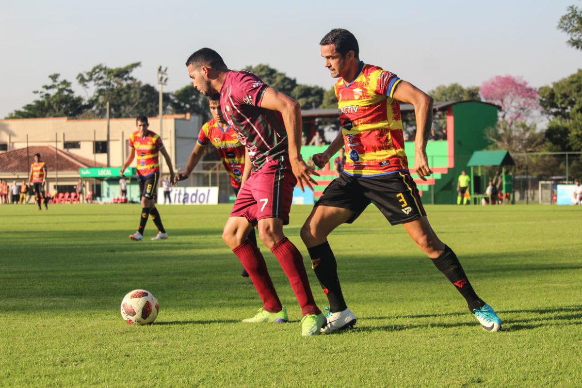 APFPrimeraB's tweet photo. #APFPrimeraB ⚽️
⏱ 85'
➡️ #Tembetary 2
➡️ #ColónDeÑemby 2
➡️ #Limpeño 0
➡️ #PHayes 0
➡️ #Atlántida 0
➡️ #ColónDeJAS 1
🗓 Fecha 21. https://t.co/bNtfzQVbNV